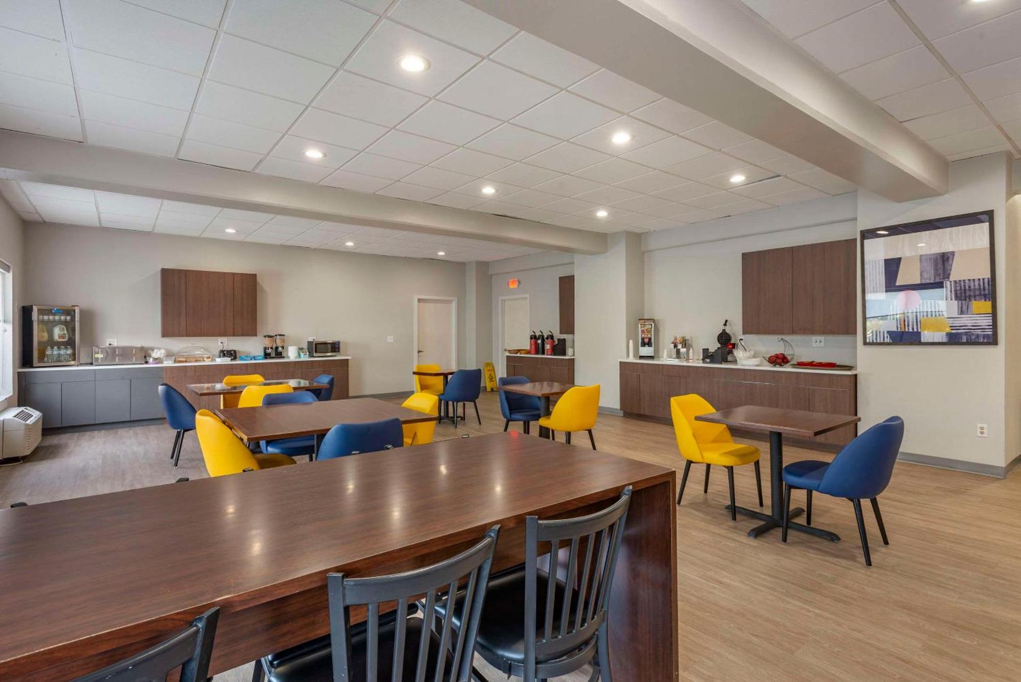 Comfort Inn Philadelphia International Airport West Chester Exterior photo