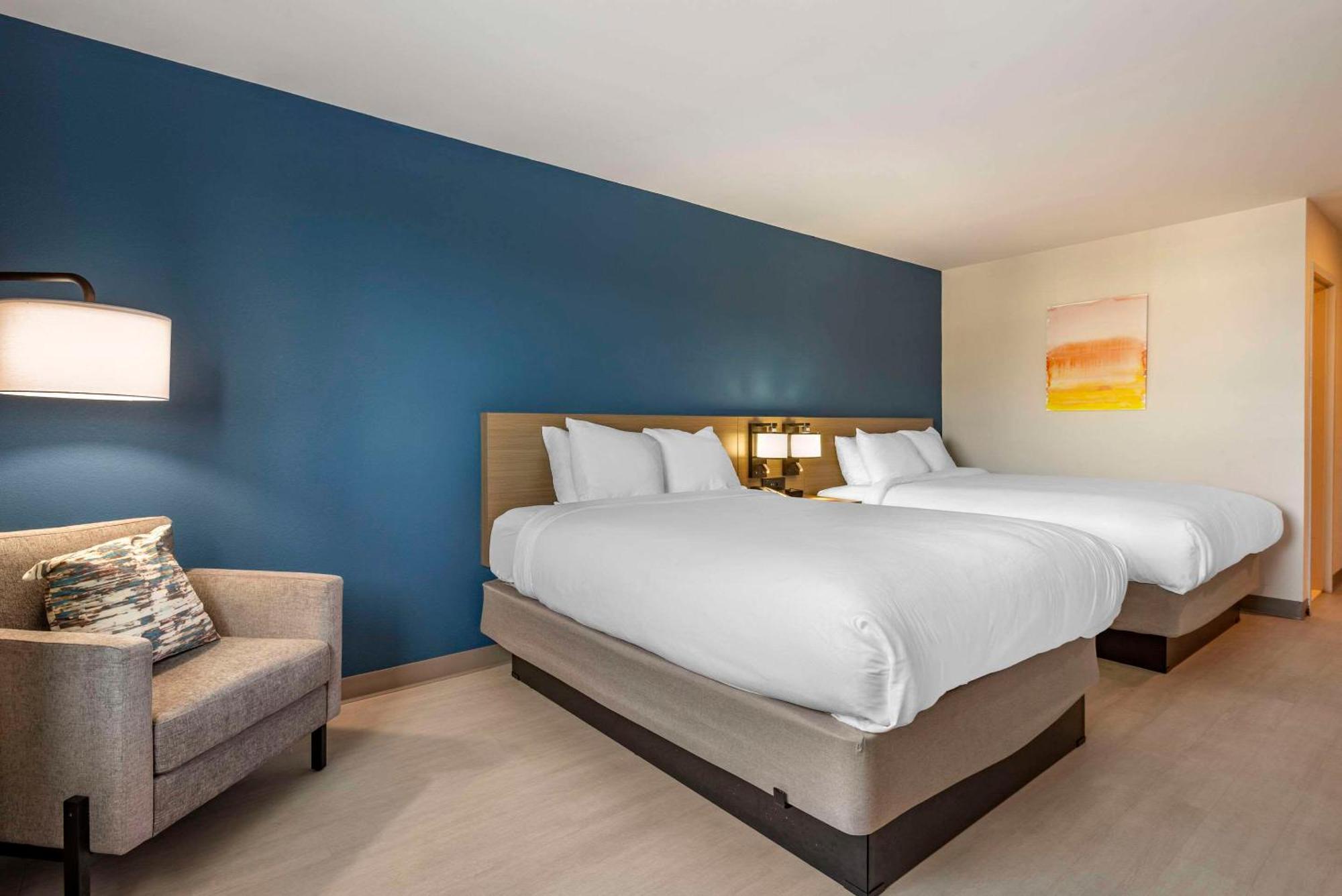 Comfort Inn Philadelphia International Airport West Chester Exterior photo